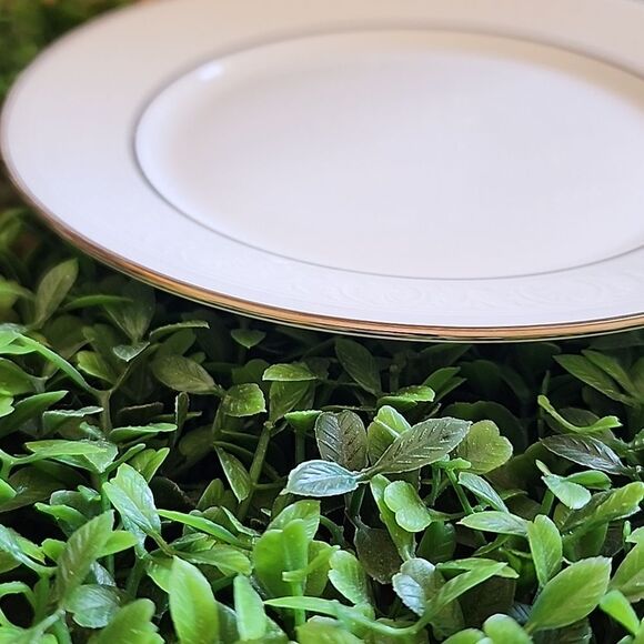 Lenox Hannah Platinum Debut Collection Bread Plate - Picture 3 of 5